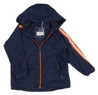 Tmavomodrá šusťáková jarní bunda s oranžovým pruhem a kapucí primigi