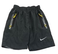 Tmavošedé šusťákové sportovní kraťasy s logem Nike