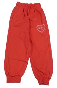 Červené tepláky s nápisem George 