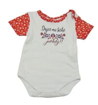 Bílo-červené kytičkované body s nápisem 