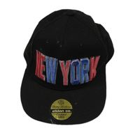 Černá kšiltovka s nápisem 