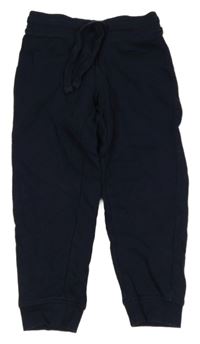 Tmavomodré tepláky lupilu