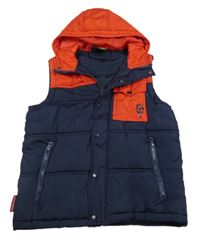 Tmavomodro-červená šusťáková zateplená vesta s kapucí