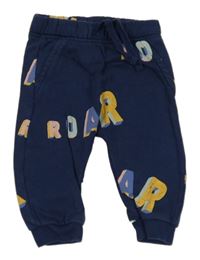 Tmavomodré tepláky s nápisy M&S