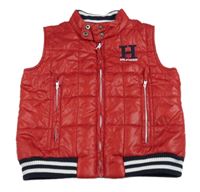 Červená prošívaná šusťáková zateplená vesta s písmenem Tommy Hilfiger