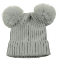 Šedá žebrovaná pletená čepice s bambulemi Primark