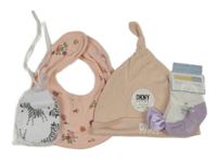 4set - Růžová bavlněná čepice s nápisem + květovaný slinták s houbami + bílé rukavičky se zebrami + bílo-lila ponožky s mašlí