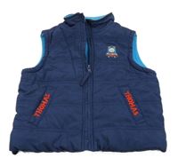 Tmavomodrá šusťáková zateplená vesta s mašinkou Tomášem 
