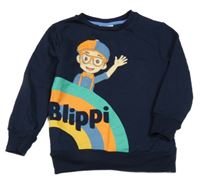 Tmavomodrá mikina s duhou a klukem 