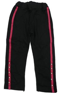 Černé tepláky s pruhem a perlami