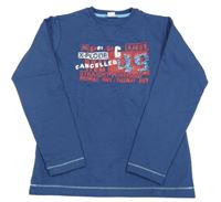 Tmavomodrá mikina s nápisy a číslem 