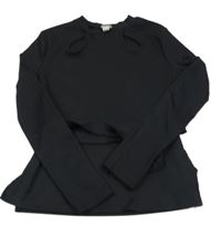 Černé žebrované triko s průstřihy a páskem River Island