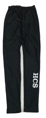 Černé sportovní funkční legíny s písmeny 