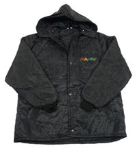 Černá šusťáková zateplená bunda s výšivkou a kapucí