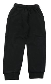 Černé žebrované tepláky