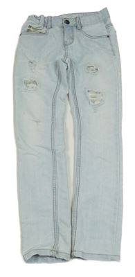 Světlemodré rifle s dírami Chapter young