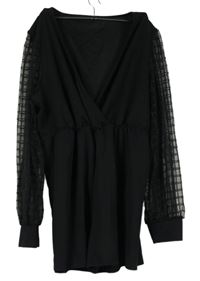 Dámský černý kraťasový overal s tylovými kostkovanými rukávy 