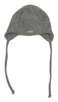 Šedá fleecová čepice s nášivkou 