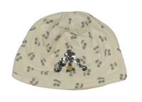 Smetanová čepice s třešněmi a ozdobou 