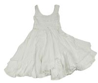 Bílé lehké šaty s kolovou sukní 