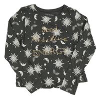 Antracitové crop triko s měsíci a sluníčky a nápisem Primark