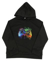 Černá mikina s ovladačem a kapucí