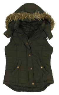 Khaki šusťáková zateplená vesta s kapucí a kožíškem 