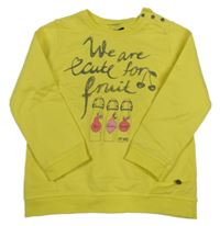 Žlutá mikina s lahvemi a nápisem 