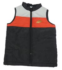 Šedo-červeno-černá šusťáková zateplená vesta Nike