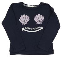 Tmavomodré triko s mušlemi 