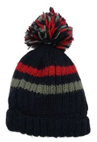 Tmavomodrá čepice s pruhy a bambulí 