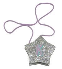 Stříbrná kabelka s písmenem 