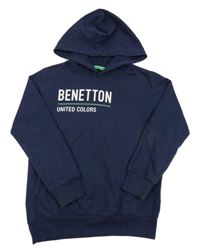 Tmavomodrá mikina s nápisem a kapucí Benetton