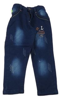 Tmavomodré teplákové rifle s prošoupáním a nápisy 