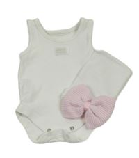 2set - Bílé body s nášivkou + bílá čepice s mašlí 