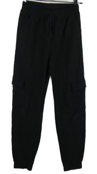 Dámské černé cargo tepláky s kapsami 