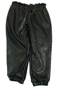 Černé koženkové cuff kalhoty 