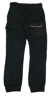 Černé cargo chino tepláky s nápisy a číslem George