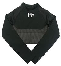 Černé sportovní crop triko s písmeny Holyfield