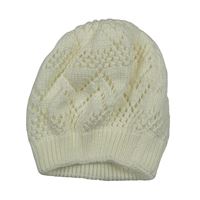 Smetanová perforovaná pletená čepice