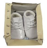 Nové - bílé lesklé capáčky 