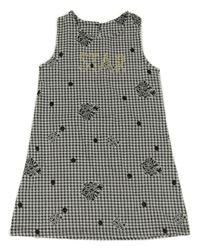 Černo-bílé vzorované šaty s puntíky a nápisem 