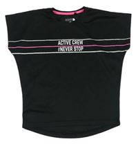 Černé sportovní tričko s proužky a nápisem 