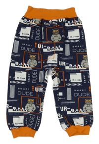 Tmavomodro-oranžové lehké tepláky s kočkami a nápisem 