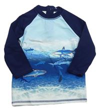 Světlemodro-b ílo-modro-tmavomodré UV triko se žraloky 