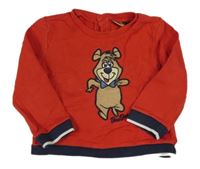 Červená mikina s medvědem 