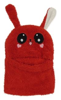 Červená chlupatá kukla s ušima 