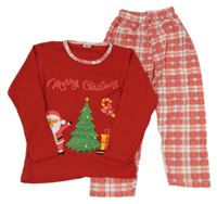 Červené pyžamo se Santou a stromem 