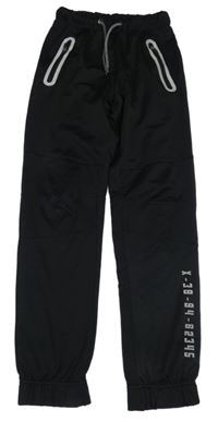 Černé sportovní tepláky s čísly Yigga