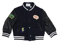 Tmavomodro-černý vlněno/koženkový jarní bomber s bleskem a číslem a pruhy 